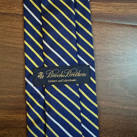 BROOKS BROTHERS Makers and Merchants Silk Blue and Yellow Classic Striped Tie - Picture 5 of 9